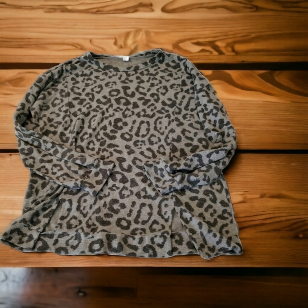 Vanilla Bay Leopard Print top - Picture 3 of 10